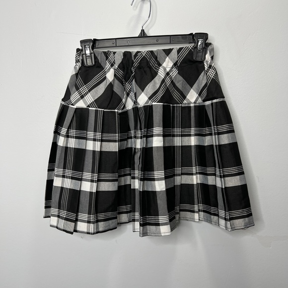 urban coco Dresses & Skirts - Black white plaid mini skirt w elastic waistband